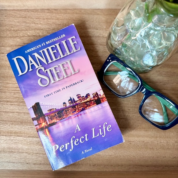 A Perfect Life by Danielle Steel | Family Drama & Emotional Fiction Paperback - Picture 3 of 6